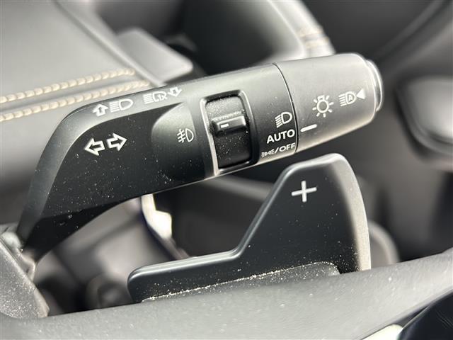 セレナ ハイウェイスターV 純正12.3型ディスプレイオーディオナビ 全方位 プロパイロット BSM 前後シートヒーター デジタルインナーミラー インテリジェントクルーズコントロール エマージェンシーブレーキ 車線逸脱防止警報(9枚目)