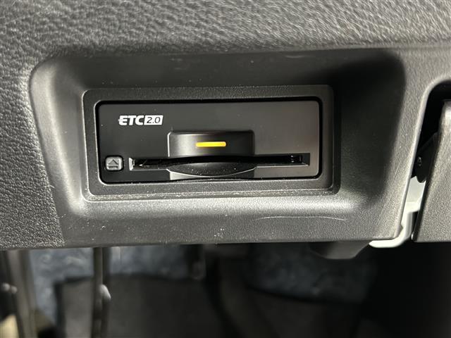 セレナ ハイウェイスターV 純正12.3型ディスプレイオーディオナビ 全方位 プロパイロット BSM 前後シートヒーター デジタルインナーミラー インテリジェントクルーズコントロール エマージェンシーブレーキ 車線逸脱防止警報(12枚目)