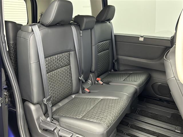 セレナ ハイウェイスターV 純正12.3型ディスプレイオーディオナビ 全方位 プロパイロット BSM 前後シートヒーター デジタルインナーミラー インテリジェントクルーズコントロール エマージェンシーブレーキ 車線逸脱防止警報(14枚目)