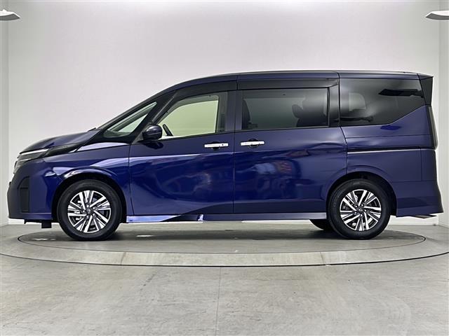 セレナ ハイウェイスターV 純正12.3型ディスプレイオーディオナビ 全方位 プロパイロット BSM 前後シートヒーター デジタルインナーミラー インテリジェントクルーズコントロール エマージェンシーブレーキ 車線逸脱防止警報(19枚目)