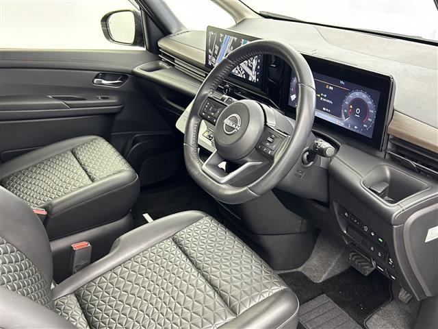 セレナ ハイウェイスターV 純正12.3型ディスプレイオーディオナビ 全方位 プロパイロット BSM 前後シートヒーター デジタルインナーミラー インテリジェントクルーズコントロール エマージェンシーブレーキ 車線逸脱防止警報(30枚目)