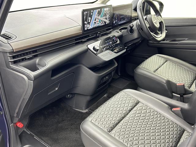 セレナ ハイウェイスターV 純正12.3型ディスプレイオーディオナビ 全方位 プロパイロット BSM 前後シートヒーター デジタルインナーミラー インテリジェントクルーズコントロール エマージェンシーブレーキ 車線逸脱防止警報(31枚目)