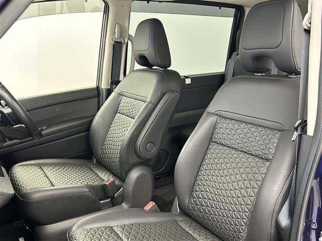 セレナ ハイウェイスターV 純正12.3型ディスプレイオーディオナビ 全方位 プロパイロット BSM 前後シートヒーター デジタルインナーミラー インテリジェントクルーズコントロール エマージェンシーブレーキ 車線逸脱防止警報(37枚目)