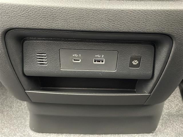 セレナ e-パワー ハイウェイスターV 登録済未使用車 純正12.3インチディスプレイオーディオ HDMI 360度カメラ デジタルインナーミラー ETC2.0 ドライブレコーダー プロパイロット ワイヤレス充電 ブラインドスポットモニター(40枚目)