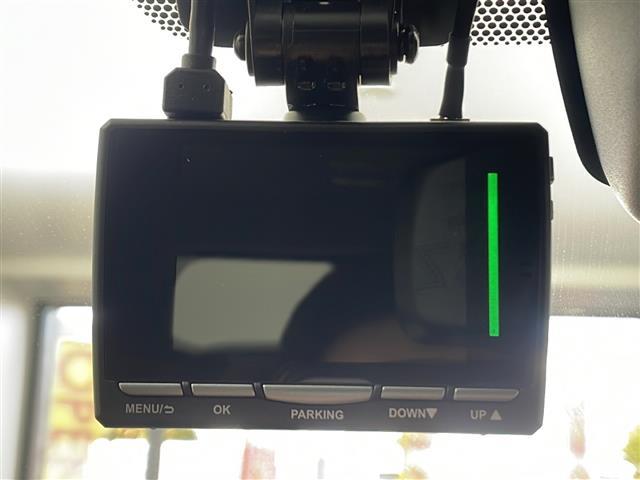 ＲＡＶ４ アドベンチャー　４ＷＤ　純正ナビ　デジタルインナーミラー　バックカメラ　ＥＴＣ　ドライブレコーダー前後　衝突被害軽減システム　クルーズコントロール追跡　ＢＳＭ　コーナーセンサー前後　純正１９インチＡＷ　オートライト（6枚目）