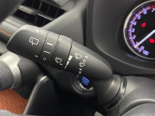 ＲＡＶ４ アドベンチャー　４ＷＤ　純正ナビ　デジタルインナーミラー　バックカメラ　ＥＴＣ　ドライブレコーダー前後　衝突被害軽減システム　クルーズコントロール追跡　ＢＳＭ　コーナーセンサー前後　純正１９インチＡＷ　オートライト（8枚目）