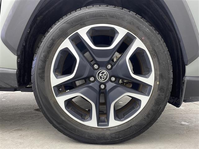 ＲＡＶ４ アドベンチャー　４ＷＤ　純正ナビ　デジタルインナーミラー　バックカメラ　ＥＴＣ　ドライブレコーダー前後　衝突被害軽減システム　クルーズコントロール追跡　ＢＳＭ　コーナーセンサー前後　純正１９インチＡＷ　オートライト（21枚目）