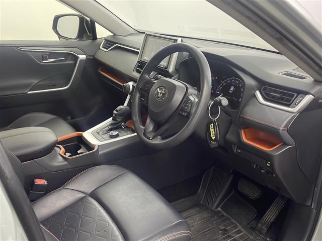 ＲＡＶ４ アドベンチャー　４ＷＤ　純正ナビ　デジタルインナーミラー　バックカメラ　ＥＴＣ　ドライブレコーダー前後　衝突被害軽減システム　クルーズコントロール追跡　ＢＳＭ　コーナーセンサー前後　純正１９インチＡＷ　オートライト（30枚目）