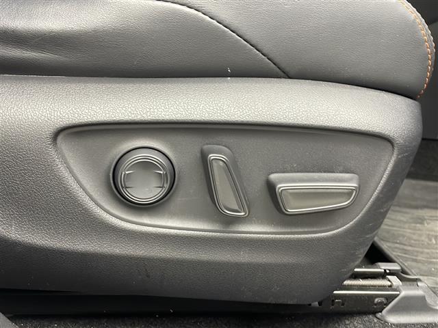 ＲＡＶ４ アドベンチャー　４ＷＤ　純正ナビ　デジタルインナーミラー　バックカメラ　ＥＴＣ　ドライブレコーダー前後　衝突被害軽減システム　クルーズコントロール追跡　ＢＳＭ　コーナーセンサー前後　純正１９インチＡＷ　オートライト（33枚目）