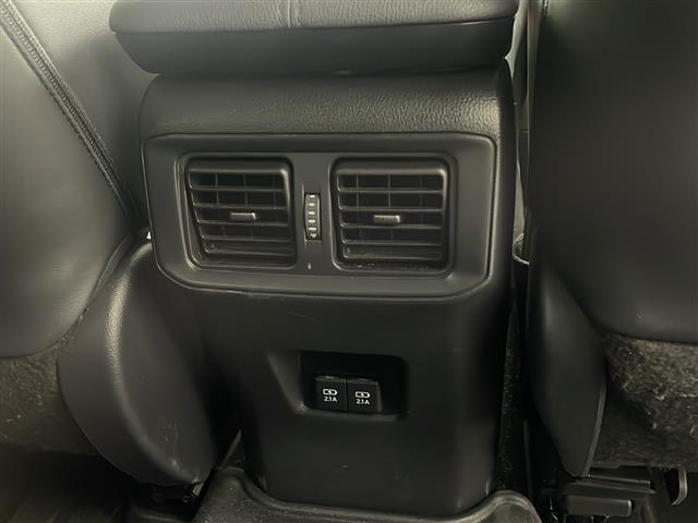 ＲＡＶ４ アドベンチャー　４ＷＤ　純正ナビ　デジタルインナーミラー　バックカメラ　ＥＴＣ　ドライブレコーダー前後　衝突被害軽減システム　クルーズコントロール追跡　ＢＳＭ　コーナーセンサー前後　純正１９インチＡＷ　オートライト（34枚目）