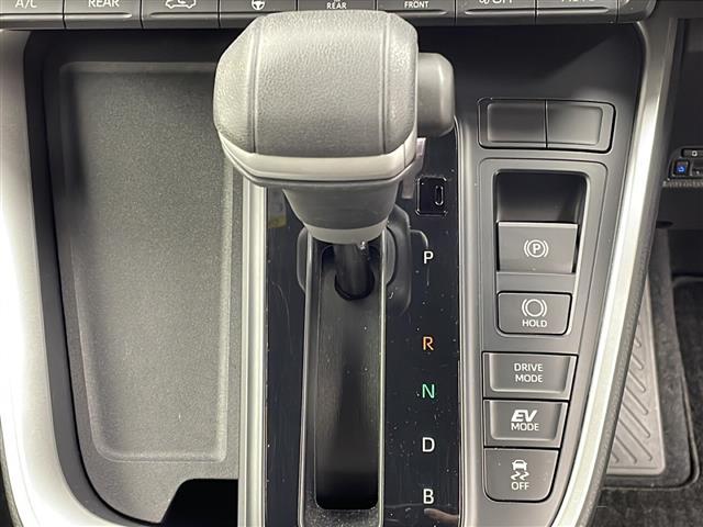 ヴォクシー ハイブリッドＳ－Ｚ　ワンオーナー　純正１０．５型ディスプレイオーディオ　快適利便パッケージ　オットマン　ステアリングヒーター　シートヒーター　バックカメラ　追従走行付きクルーズコントロール　ＷＡＣ　１００Ｖ電源　ＥＴＣ（9枚目）