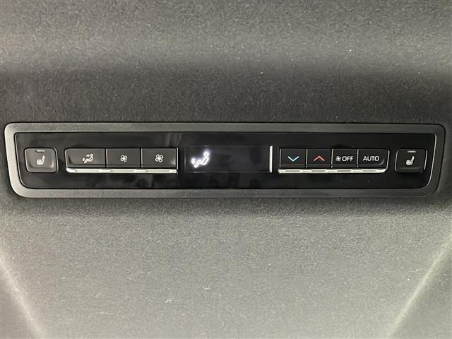 ヴォクシー ハイブリッドＳ－Ｚ　ワンオーナー　純正１０．５型ディスプレイオーディオ　快適利便パッケージ　オットマン　ステアリングヒーター　シートヒーター　バックカメラ　追従走行付きクルーズコントロール　ＷＡＣ　１００Ｖ電源　ＥＴＣ（11枚目）