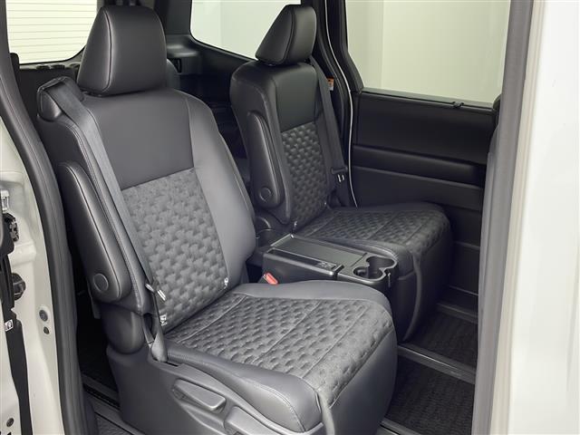 ヴォクシー ハイブリッドＳ－Ｚ　ワンオーナー　純正１０．５型ディスプレイオーディオ　快適利便パッケージ　オットマン　ステアリングヒーター　シートヒーター　バックカメラ　追従走行付きクルーズコントロール　ＷＡＣ　１００Ｖ電源　ＥＴＣ（13枚目）