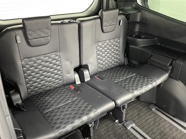 ヴォクシー ハイブリッドＳ－Ｚ　ワンオーナー　純正１０．５型ディスプレイオーディオ　快適利便パッケージ　オットマン　ステアリングヒーター　シートヒーター　バックカメラ　追従走行付きクルーズコントロール　ＷＡＣ　１００Ｖ電源　ＥＴＣ（14枚目）
