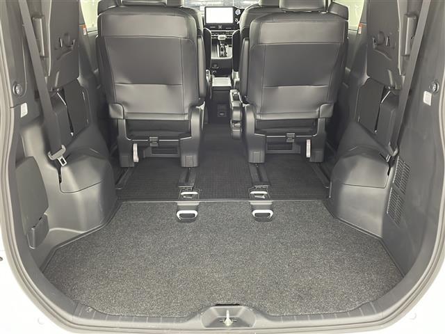 ヴォクシー ハイブリッドＳ－Ｚ　ワンオーナー　純正１０．５型ディスプレイオーディオ　快適利便パッケージ　オットマン　ステアリングヒーター　シートヒーター　バックカメラ　追従走行付きクルーズコントロール　ＷＡＣ　１００Ｖ電源　ＥＴＣ（15枚目）