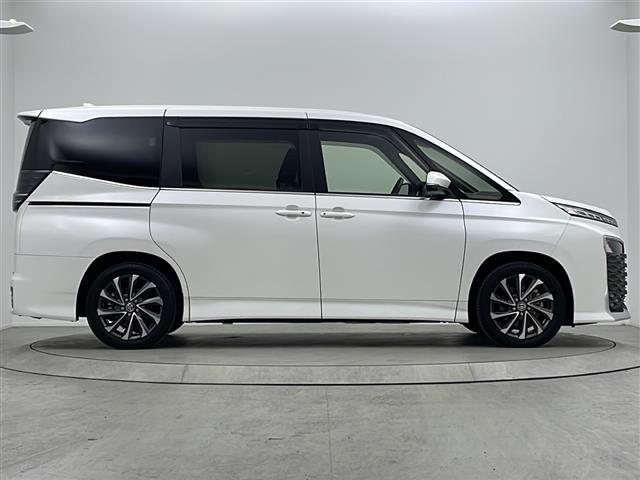 ヴォクシー ハイブリッドＳ－Ｚ　ワンオーナー　純正１０．５型ディスプレイオーディオ　快適利便パッケージ　オットマン　ステアリングヒーター　シートヒーター　バックカメラ　追従走行付きクルーズコントロール　ＷＡＣ　１００Ｖ電源　ＥＴＣ（18枚目）