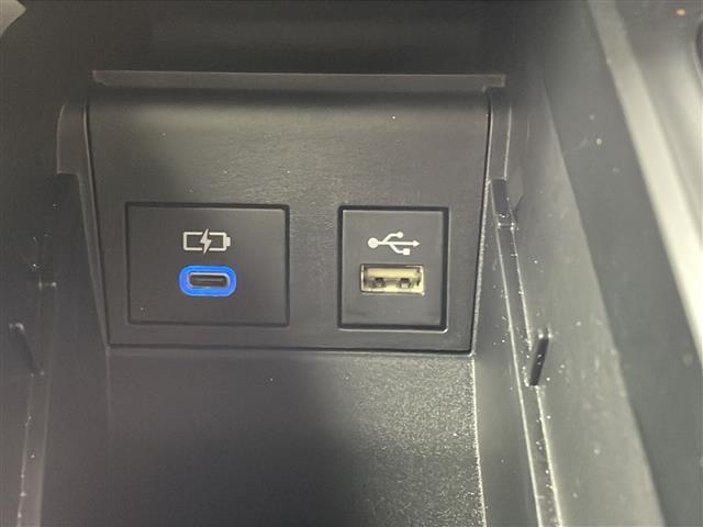 ヴォクシー ハイブリッドＳ－Ｚ　ワンオーナー　純正１０．５型ディスプレイオーディオ　快適利便パッケージ　オットマン　ステアリングヒーター　シートヒーター　バックカメラ　追従走行付きクルーズコントロール　ＷＡＣ　１００Ｖ電源　ＥＴＣ（31枚目）