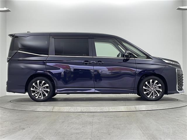 ヴォクシー ハイブリッドS-Z 純正10.5インチDAナビ 快適利便パッケージHigh ユニバーサルステップ プロジェクター三眼LEDライト パワーバックドア トヨタセーフティセンス 前後シートヒーター 両側パワスラ 追従クルコン(18枚目)