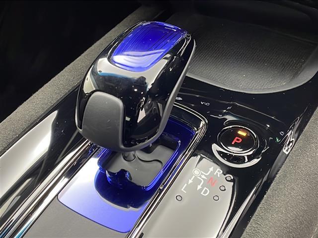 ヴェゼル ハイブリッドＲＳ・ホンダセンシング　ワンオーナー　純正８型ナビ　バックカメラ　レーダークルーズ　ＥＴＣ　前方ドラレコ　ホンダセンシング　シートヒーター　ハーフレザーシート　パドルシフト　スマートキー　スペアキー　純正ＡＷ　ＨＤＭＩ（8枚目）