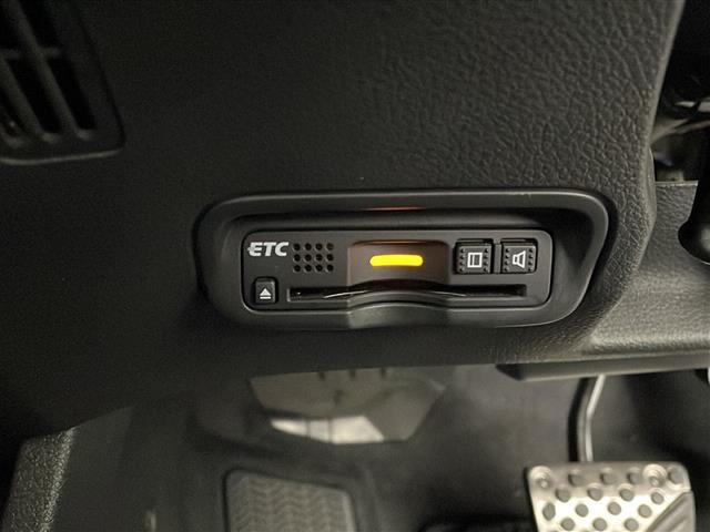 ヴェゼル ハイブリッドＲＳ・ホンダセンシング　ワンオーナー　純正８型ナビ　バックカメラ　レーダークルーズ　ＥＴＣ　前方ドラレコ　ホンダセンシング　シートヒーター　ハーフレザーシート　パドルシフト　スマートキー　スペアキー　純正ＡＷ　ＨＤＭＩ（11枚目）