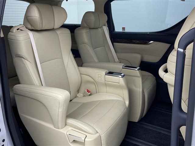 アルファードハイブリッド Ｇ　Ｆパッケージ　Ｗムーンルーフ　１２．１型後席モニター　純正９型ＤＡナビ　デジタルミラー　Ｂカメラ　ＢＳＭ　ＴｏｙｏｔａＳａｆｅｔｙＳｅｎｓｅ　パワーバックドア　両側パワスラ　メモリシート　シトヒタ　シトクラ　ＥＴＣ（13枚目）