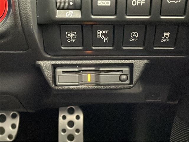 フォレスター ＳＴＩスポーツ　純正８型ナビ　ダイアトーンサウンド　ＢＳＭ　アイサイト　Ｘ－ＭＯＤＥ　ＳＴＩシフトノブ　シートベルトプロテクター　パドルシフト　前後コーナーセンサー　フロントカメラ　サイドカメラ　前後シートヒーター（7枚目）