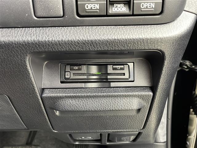 ヴォクシー ＺＳ　煌ＩＩ　アルパイン９型ナビ　１０．１型後席モニター　トヨタセーフティセンス　両側パワスラ　バックカメラ　前後コーナーセンサー　プリクラッシュセーフティー　クルーズコントロール　オートハイビーム　ＥＴＣ（8枚目）