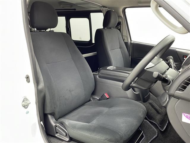 ハイエースバン ロングスーパーＧＬ　デジタルミラー　純正ナビ　Ｂカメラ　ＥＴＣ　ドラレコ　１００Ｖ電源　ＤＮ席エアバック　オートライト　ＡＢＳ　スマートキー　純正ＡＷ　純正フロアマット　両側スライドドア　カーテン　サーキュレーター（13枚目）