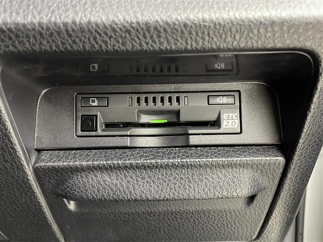 ヴォクシー ＺＳ　煌ＩＩＩ　純正１０インチナビ　１２．１インチ後席モニター　ＥＴＣ２．０　両側パワースライドドア　前後ドライブレコーダー　バックカメラ　ＬＥＤヘッドライト　Ｂｌｕｅｔｏｏｔｈ　クルーズコントロール　オートライト（4枚目）