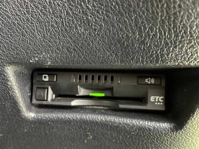 シエンタ Ｘ　後期モデル　２トーンカラー　純正ナビ　フルセグＴＶ　Ｂｌｕｅｔｏｏｔｈ　バックモニター　パワースライドドア　セーフティセンス　レーンキープアシスト　ＬＥＤヘッドランプ　フォグランプ　スマートキー（5枚目）