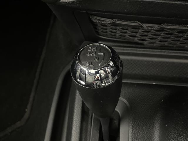 ジープ・ラングラーアンリミテッド スポーツ　ＡＬＰＩＮＥ製ナビ（ＥＸ９Ｚ）　クルーズコントロール　フルセグ　Ｂｌｕｅｔｏｏｔｈ　ダウンヒルアシスト　純正マット　ＭＴモード付ＡＴ　ＥＴＣ　バックカメラ　純正ＡＷ（19枚目）