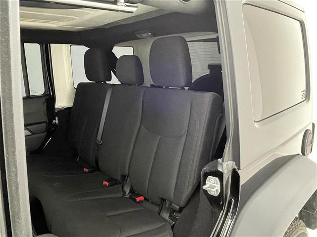 ジープ・ラングラーアンリミテッド スポーツ　ＡＬＰＩＮＥ製ナビ（ＥＸ９Ｚ）　クルーズコントロール　フルセグ　Ｂｌｕｅｔｏｏｔｈ　ダウンヒルアシスト　純正マット　ＭＴモード付ＡＴ　ＥＴＣ　バックカメラ　純正ＡＷ（29枚目）