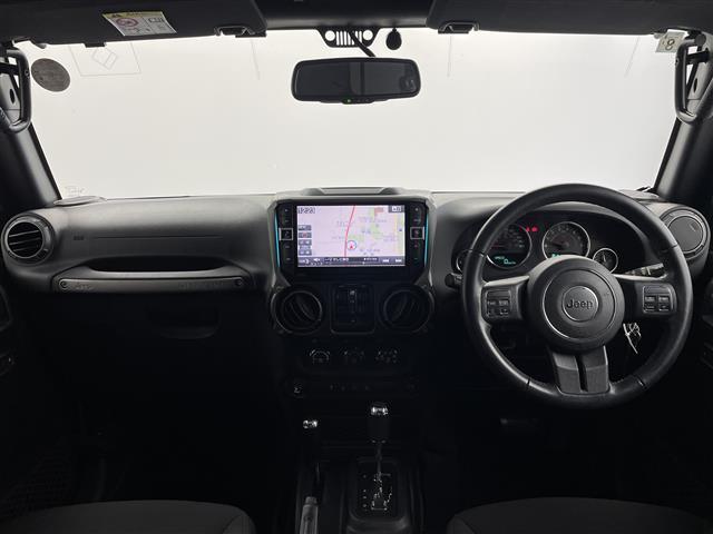 ジープ・ラングラーアンリミテッド スポーツ　ＡＬＰＩＮＥ製ナビ（ＥＸ９Ｚ）　クルーズコントロール　フルセグ　Ｂｌｕｅｔｏｏｔｈ　ダウンヒルアシスト　純正マット　ＭＴモード付ＡＴ　ＥＴＣ　バックカメラ　純正ＡＷ（42枚目）