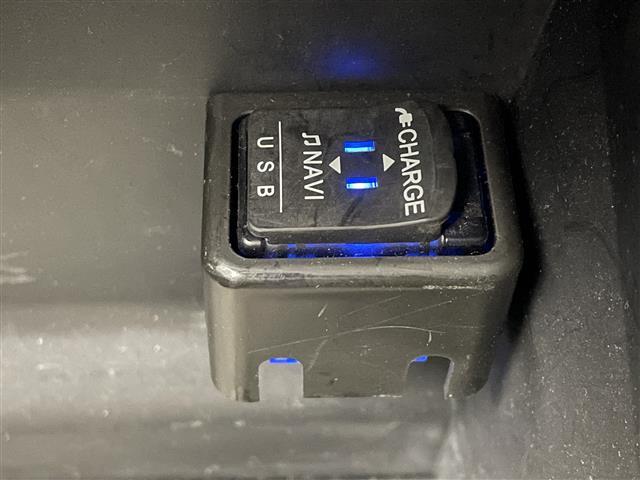 タント カスタムＸ　トップエディションＶＳ　ＳＡＩＩＩ　ワンオーナー　純正ナビ　全周囲カメラ　Ｂｌｕｅｔｏｏｔｈ　フルセグＴＶ　両側電動スライドドア　ヒートシーター　アイドリングストップ　衝突軽減ブレーキ　純正フロアマット　オートライト　オートハイビーム（13枚目）