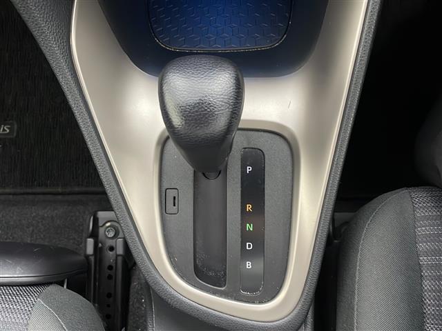 ヤリス ハイブリッドＺ　純正ナビ　バックモニター　スマートキー　ＬＥＤヘッドランプ　トヨタセーフティセンス　レーダークルーズコントロール　レーンキープアシスト　フロアマット　ドアバイザー　オートマチックハイビーム　禁煙車（11枚目）