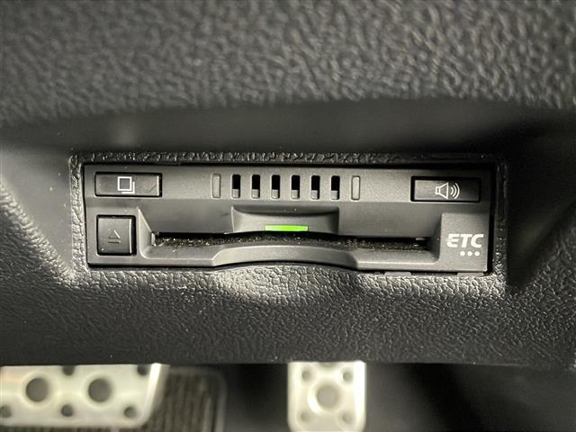 プリウス Ｓツーリングセレクション・ブラックエディション　純正ナビ　バックモニター　ＬＥＤヘッドライト　衝突軽減ブレーキ　追従クルコン　レーンキープアシスト　純正アルミホイール　ＥＴＣ　黒レザーシート　シートヒーター　ドライブレコーダー　スマートキー　禁煙車（5枚目）