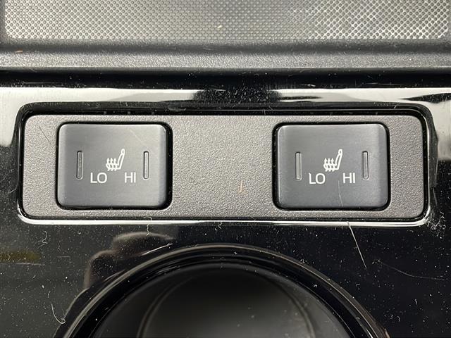 プリウス Ｓツーリングセレクション・ブラックエディション　純正ナビ　バックモニター　ＬＥＤヘッドライト　衝突軽減ブレーキ　追従クルコン　レーンキープアシスト　純正アルミホイール　ＥＴＣ　黒レザーシート　シートヒーター　ドライブレコーダー　スマートキー　禁煙車（6枚目）