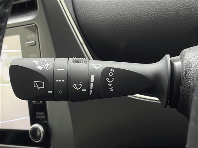 プリウス Ｓツーリングセレクション・ブラックエディション　純正ナビ　バックモニター　ＬＥＤヘッドライト　衝突軽減ブレーキ　追従クルコン　レーンキープアシスト　純正アルミホイール　ＥＴＣ　黒レザーシート　シートヒーター　ドライブレコーダー　スマートキー　禁煙車（25枚目）