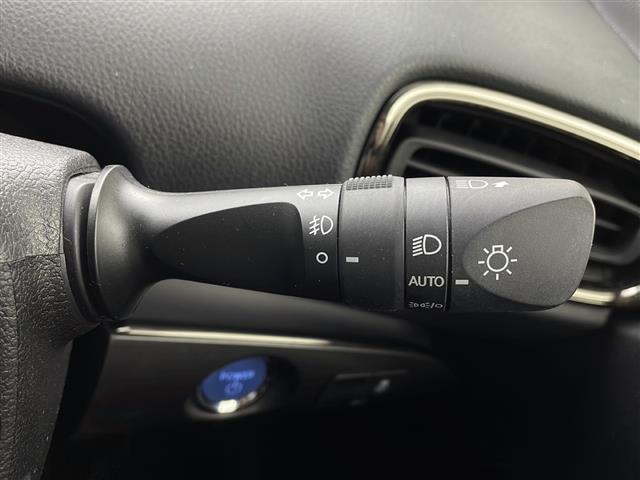 プリウス Ｓツーリングセレクション・ブラックエディション　純正ナビ　バックモニター　ＬＥＤヘッドライト　衝突軽減ブレーキ　追従クルコン　レーンキープアシスト　純正アルミホイール　ＥＴＣ　黒レザーシート　シートヒーター　ドライブレコーダー　スマートキー　禁煙車（29枚目）