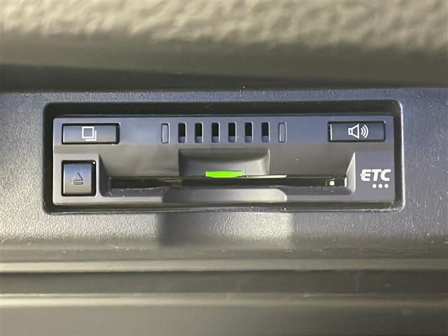 ハリアー プレミアム 10型ナビ フルセグTV バックモニター 衝突軽減ブレーキ 電動リアゲート ビルドインETC 茶革シート LEDヘッドライト フォグランプ 純正18インチアルミホイール 追従クルコン 横滑り防止装置(5枚目)