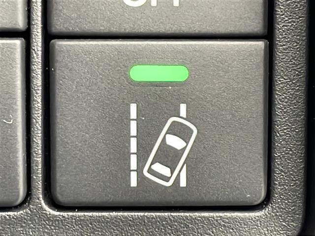 オデッセイ アブソルート・20thアニバーサリーパッケージ 8型ナビ バックモニター フリップダウンモニター 両側電動スライドドア レーダークルーズコントロール レーンキープアシスト パドルシフト 純正17インチアルホイール LEDヘッドライト フォグランプ(4枚目)