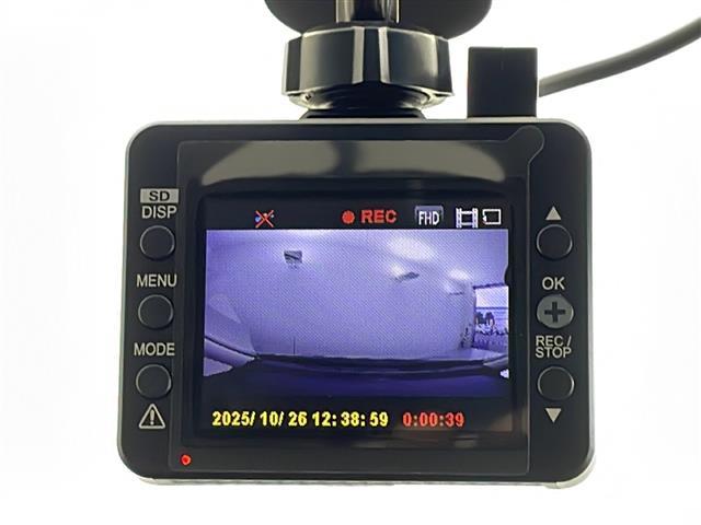 オデッセイ アブソルート・20thアニバーサリーパッケージ 8型ナビ バックモニター フリップダウンモニター 両側電動スライドドア レーダークルーズコントロール レーンキープアシスト パドルシフト 純正17インチアルホイール LEDヘッドライト フォグランプ(24枚目)