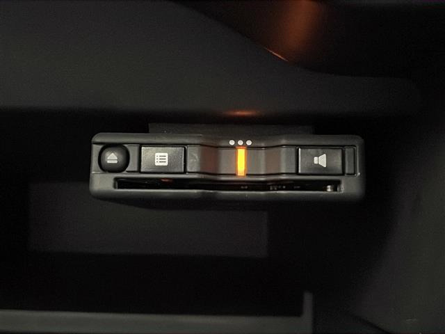 ノート X 純正ナビ バックモニター スマートキー ETC 衝突軽減ブレーキ 横滑り防止装置 メモリーナビ USB入力端子 オートライト 純正フロアマット 盗難防止装置 コーナーセンサー レーンキープアシスト(5枚目)