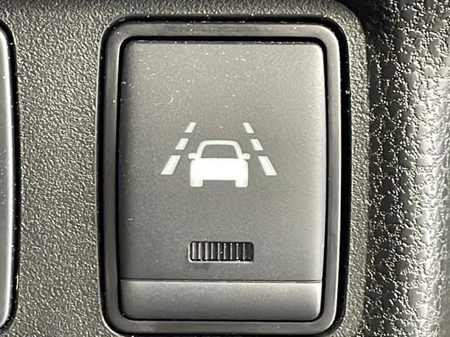 ノート X 純正ナビ バックモニター スマートキー ETC 衝突軽減ブレーキ 横滑り防止装置 メモリーナビ USB入力端子 オートライト 純正フロアマット 盗難防止装置 コーナーセンサー レーンキープアシスト(10枚目)