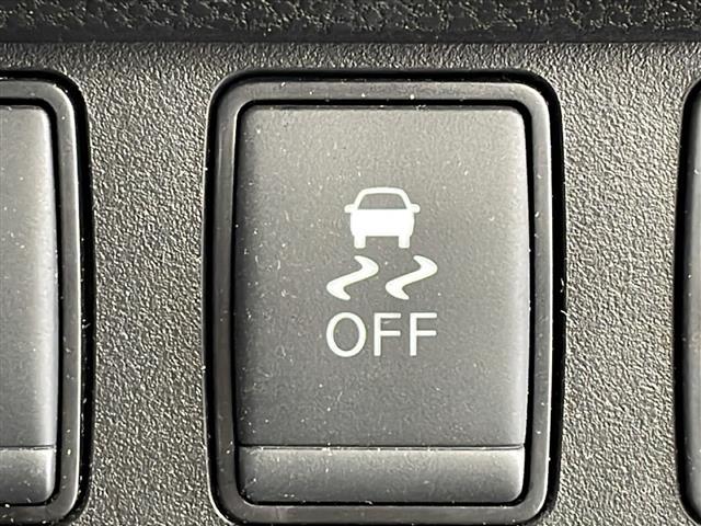 ノート X 純正ナビ バックモニター スマートキー ETC 衝突軽減ブレーキ 横滑り防止装置 メモリーナビ USB入力端子 オートライト 純正フロアマット 盗難防止装置 コーナーセンサー レーンキープアシスト(11枚目)