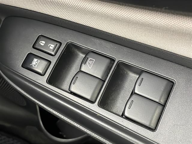 ノート X 純正ナビ バックモニター スマートキー ETC 衝突軽減ブレーキ 横滑り防止装置 メモリーナビ USB入力端子 オートライト 純正フロアマット 盗難防止装置 コーナーセンサー レーンキープアシスト(30枚目)