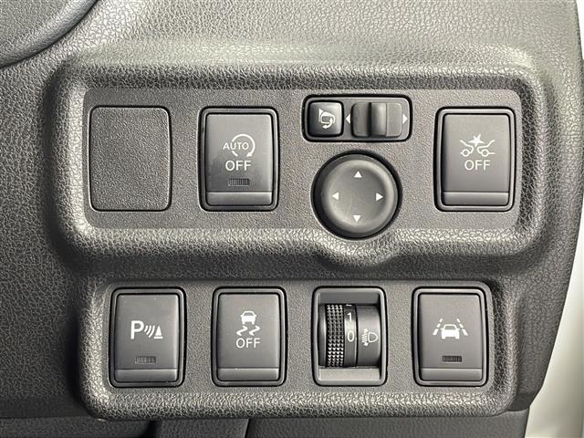 ノート X 純正ナビ バックモニター スマートキー ETC 衝突軽減ブレーキ 横滑り防止装置 メモリーナビ USB入力端子 オートライト 純正フロアマット 盗難防止装置 コーナーセンサー レーンキープアシスト(31枚目)