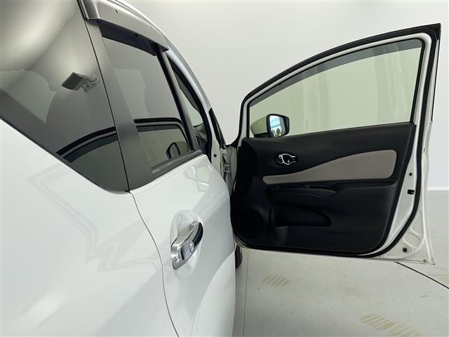 ノート X 純正ナビ バックモニター スマートキー ETC 衝突軽減ブレーキ 横滑り防止装置 メモリーナビ USB入力端子 オートライト 純正フロアマット 盗難防止装置 コーナーセンサー レーンキープアシスト(35枚目)