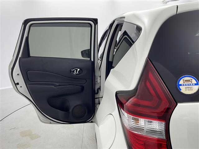 ノート X 純正ナビ バックモニター スマートキー ETC 衝突軽減ブレーキ 横滑り防止装置 メモリーナビ USB入力端子 オートライト 純正フロアマット 盗難防止装置 コーナーセンサー レーンキープアシスト(38枚目)