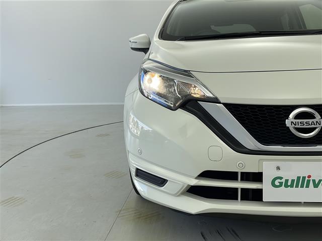 ノート X 純正ナビ バックモニター スマートキー ETC 衝突軽減ブレーキ 横滑り防止装置 メモリーナビ USB入力端子 オートライト 純正フロアマット 盗難防止装置 コーナーセンサー レーンキープアシスト(43枚目)